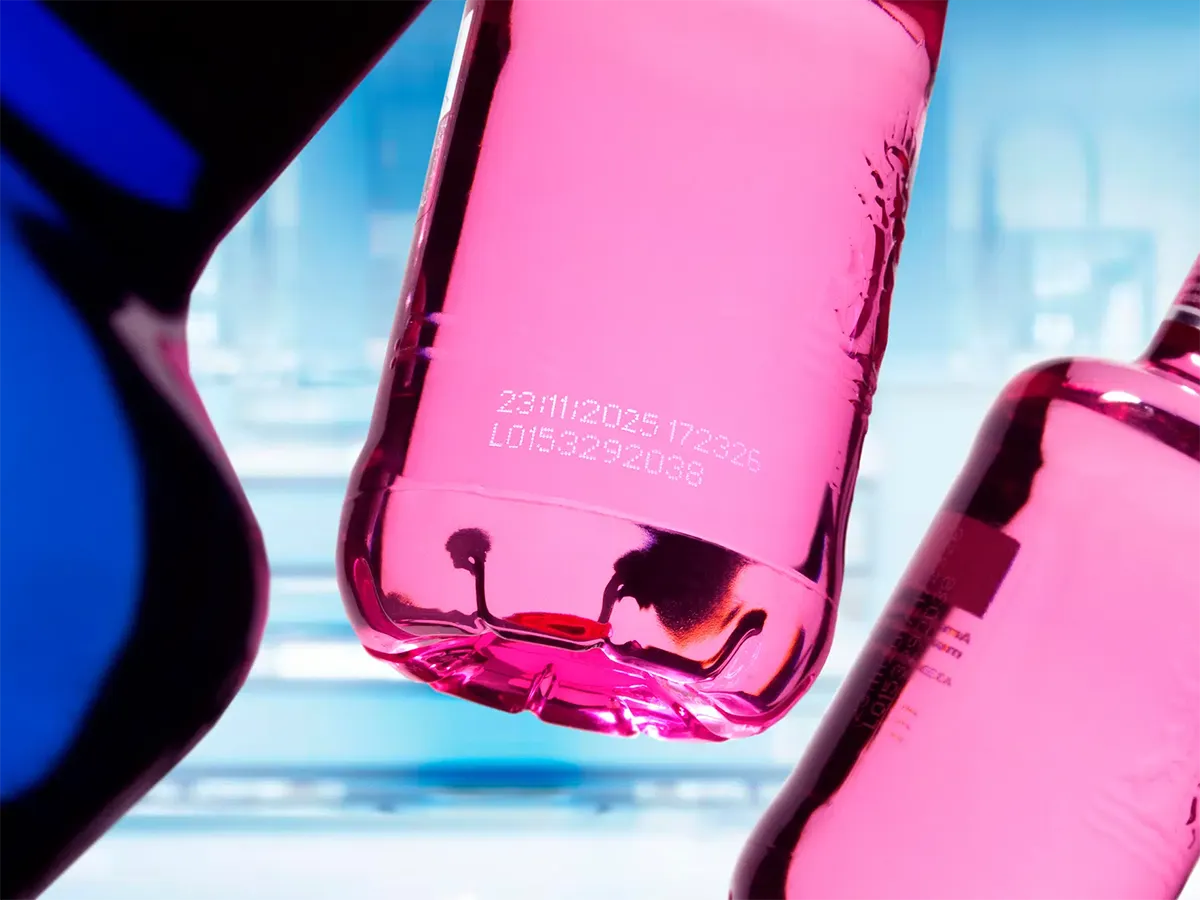 Маркировка даты и LOT на прозрачной ПЭТ-бутылке