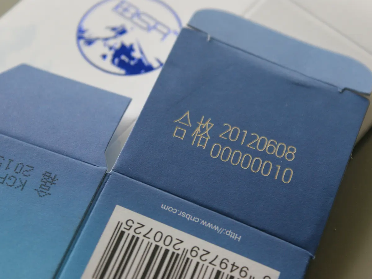 Контрастная маркировка текста и даты на картонной упаковке при помощи CO₂ лазера Sunine