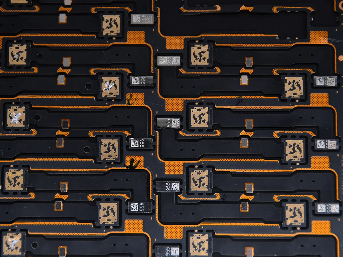 Маркировка микросхем и электронных компонентов CO₂ лазером Sunine — точная и быстрая гравировка