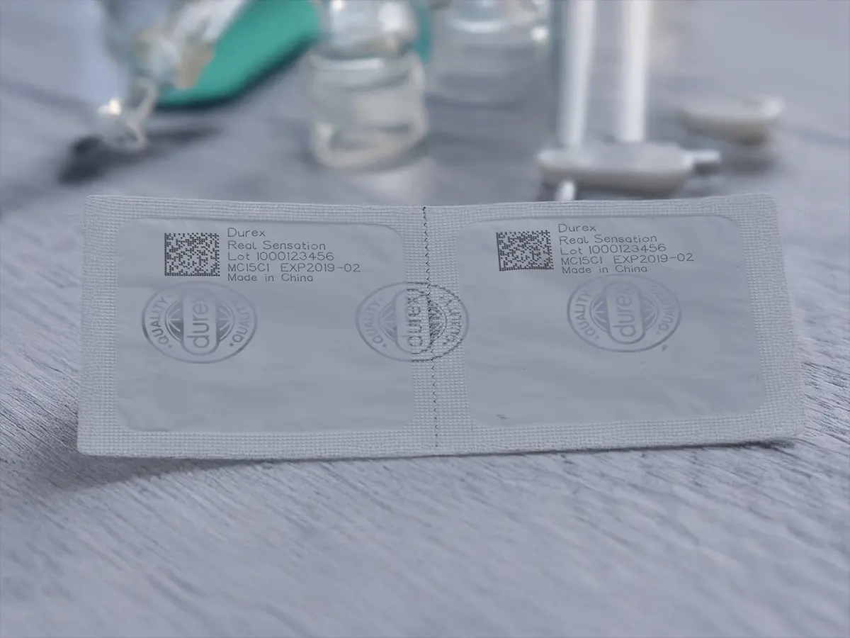 Прецизионная маркировка даты, партии и QR-кода на медицинской упаковке ультрафиолетовым лазером Sunine UV