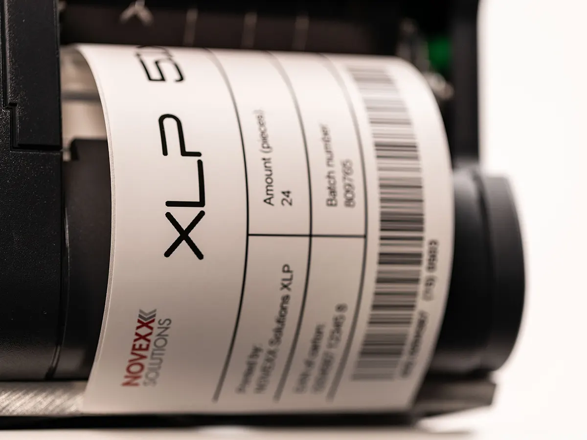 Печать этикеток Novexx XLP 51x с логотипом и штрих-кодом на термотрансферном принтере